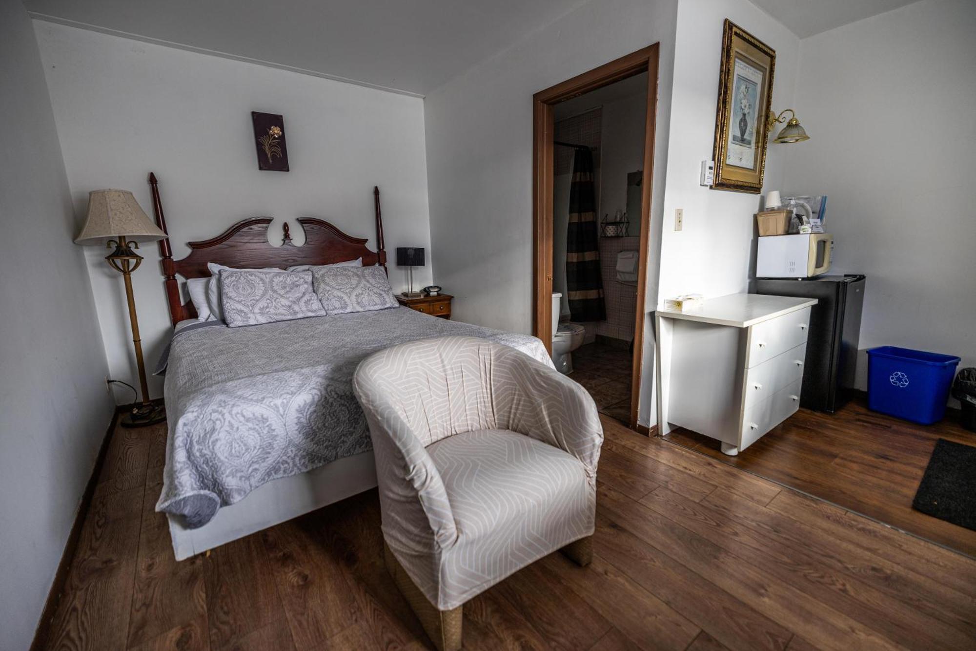 Motel Deblois Sainte-Anne-de-Beaupre Bagian luar foto