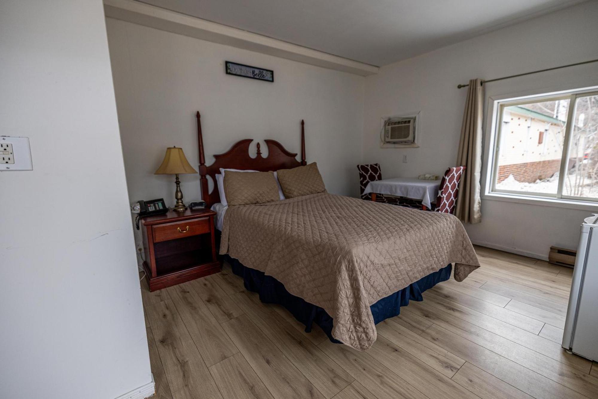 Motel Deblois Sainte-Anne-de-Beaupre Bagian luar foto