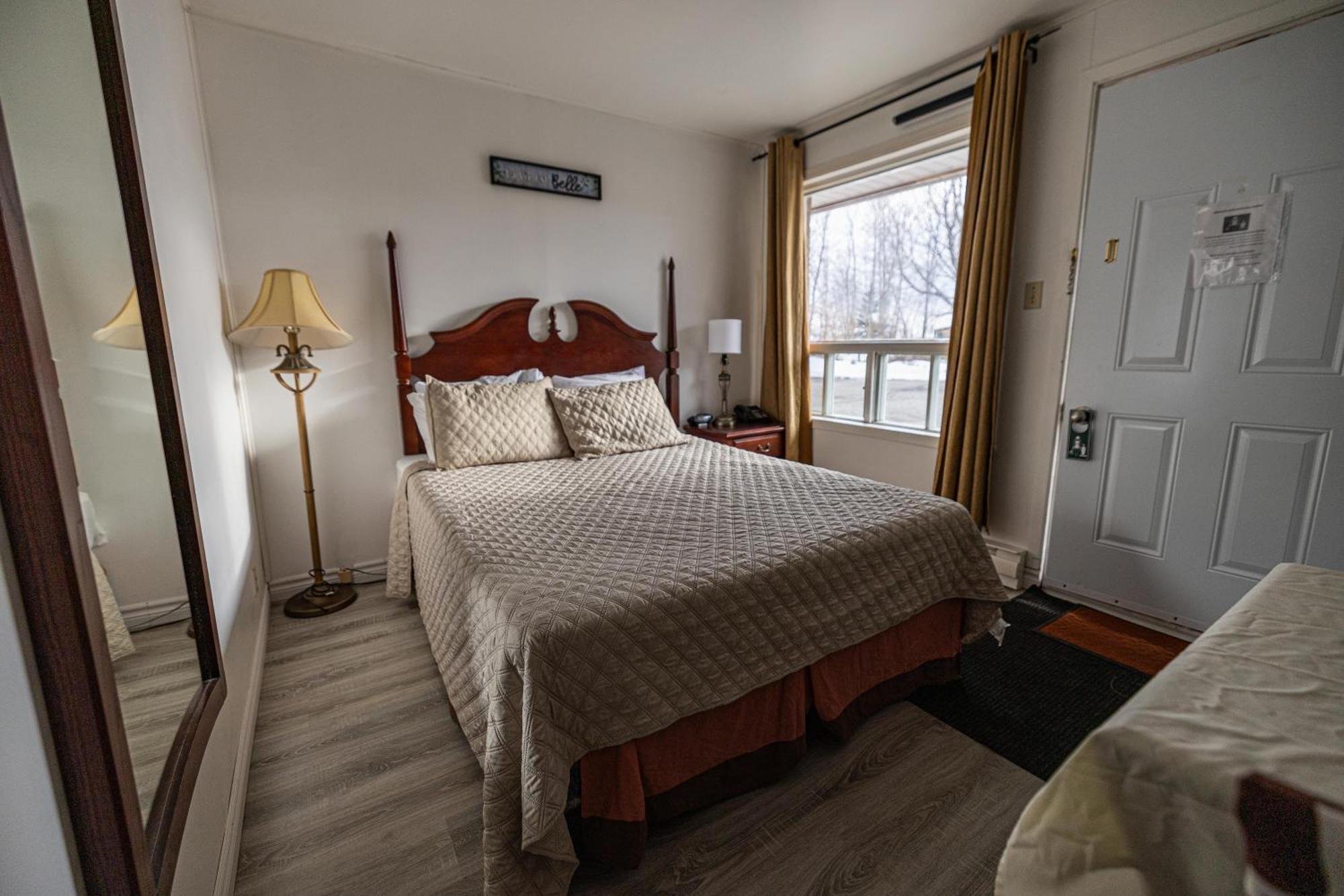 Motel Deblois Sainte-Anne-de-Beaupre Bagian luar foto