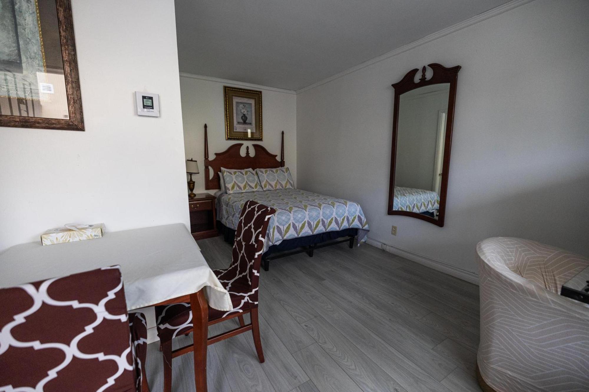 Motel Deblois Sainte-Anne-de-Beaupre Bagian luar foto