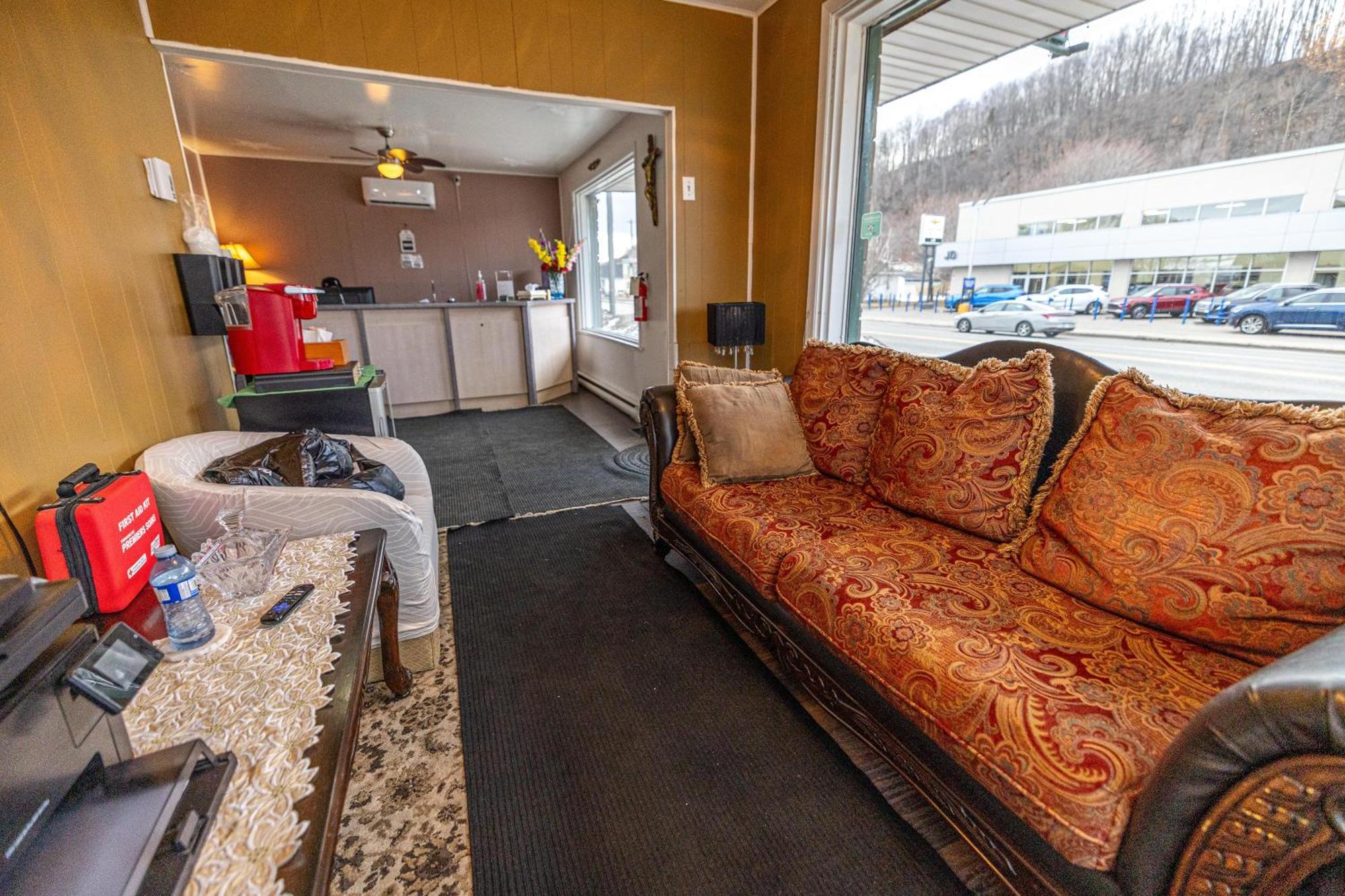 Motel Deblois Sainte-Anne-de-Beaupre Bagian luar foto