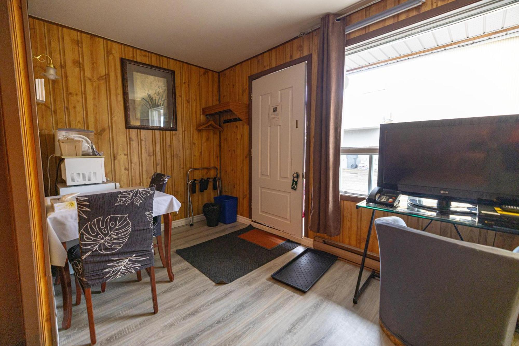 Motel Deblois Sainte-Anne-de-Beaupre Bagian luar foto