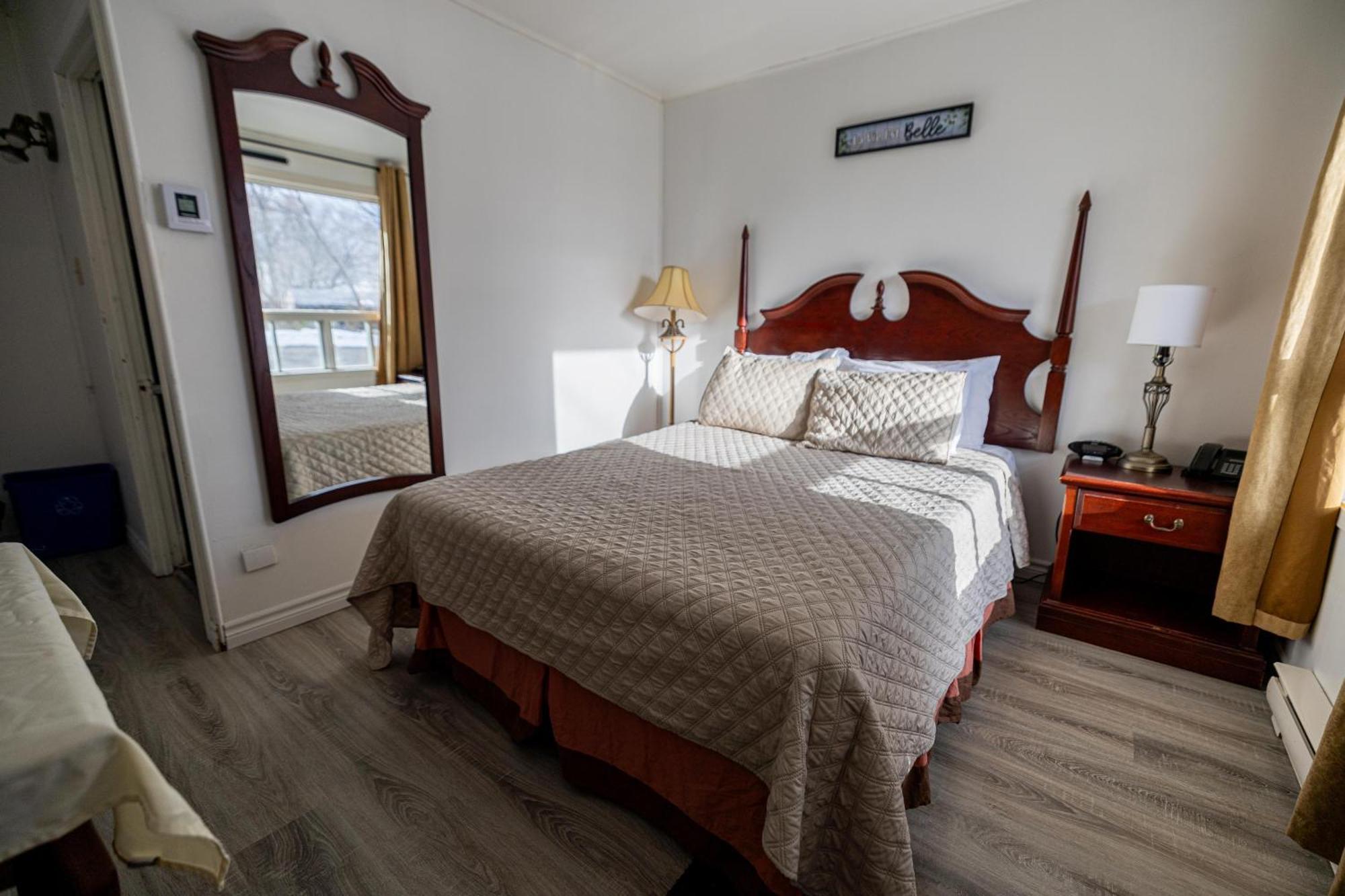Motel Deblois Sainte-Anne-de-Beaupre Bagian luar foto