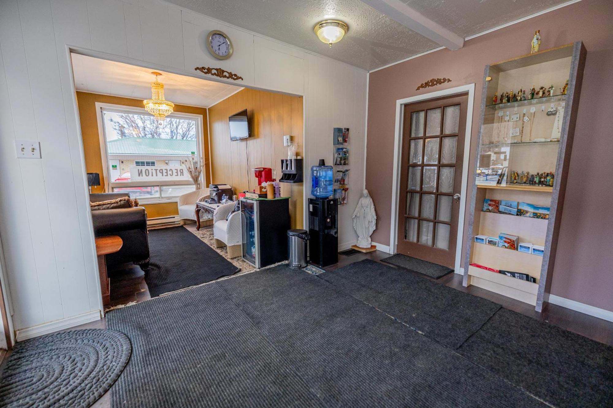 Motel Deblois Sainte-Anne-de-Beaupre Bagian luar foto