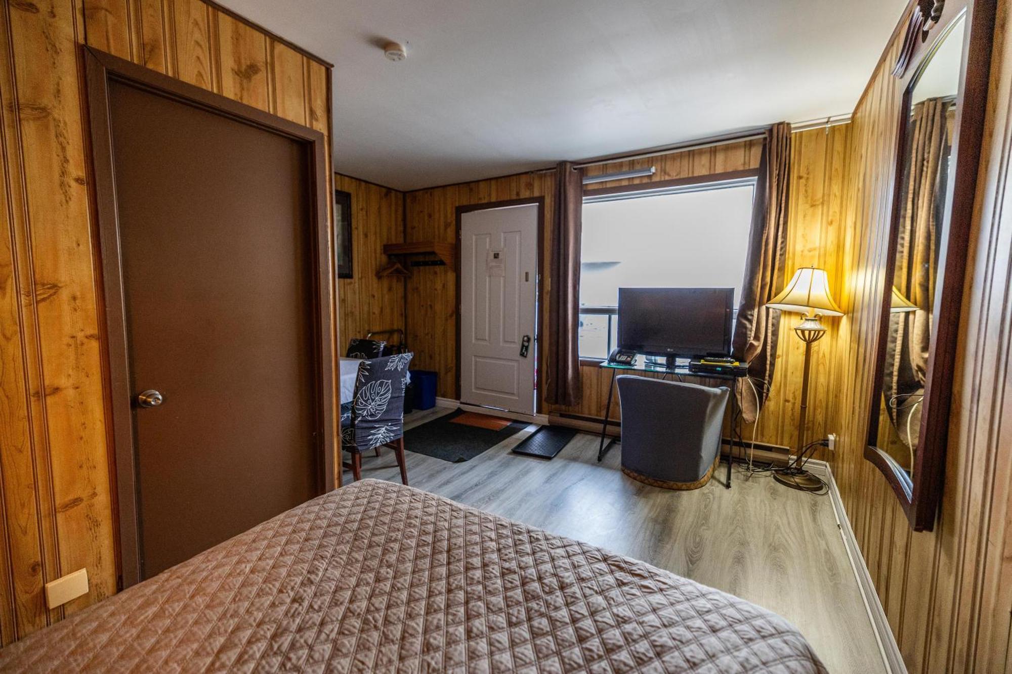 Motel Deblois Sainte-Anne-de-Beaupre Bagian luar foto