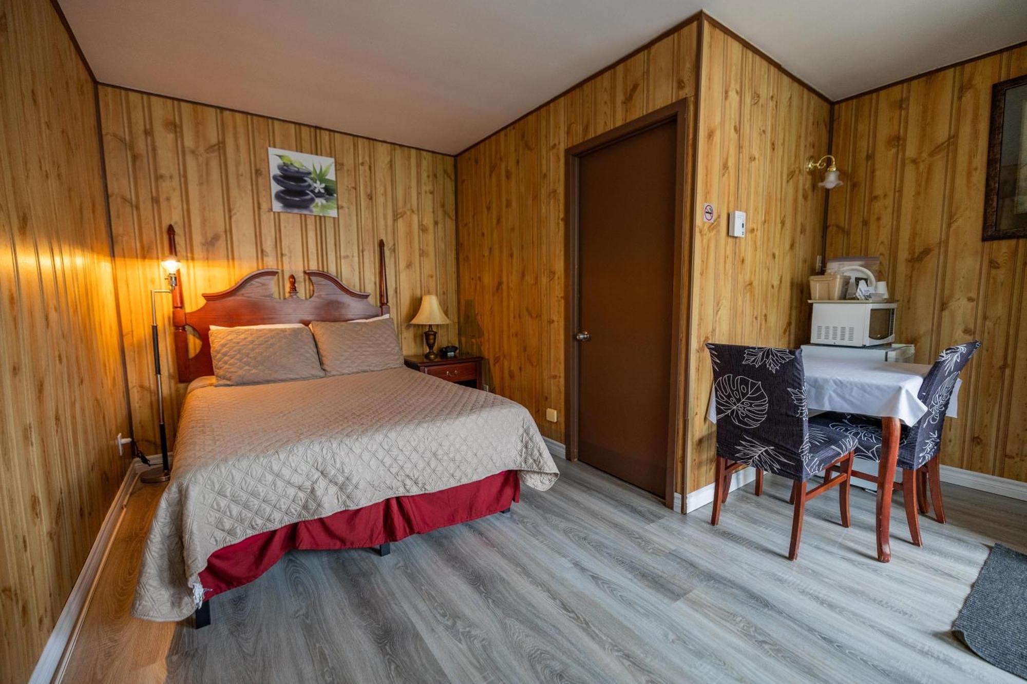 Motel Deblois Sainte-Anne-de-Beaupre Bagian luar foto