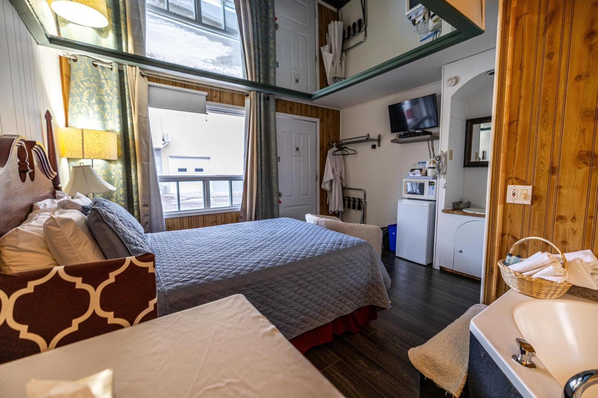 Motel Deblois Sainte-Anne-de-Beaupre Bagian luar foto
