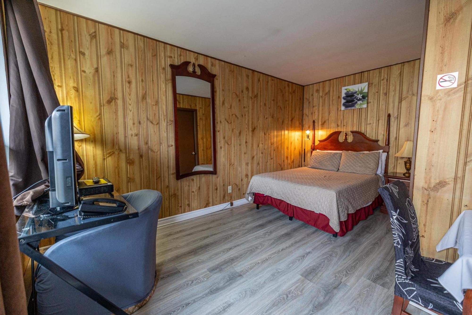 Motel Deblois Sainte-Anne-de-Beaupre Bagian luar foto