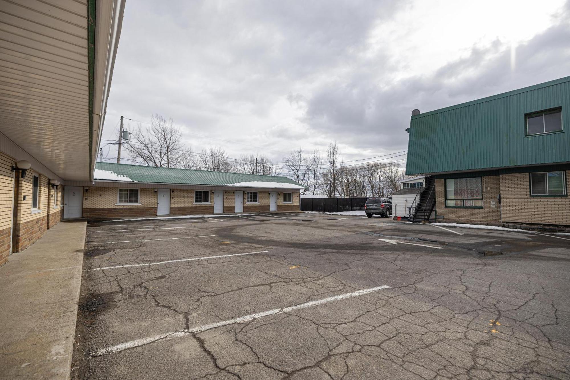 Motel Deblois Sainte-Anne-de-Beaupre Bagian luar foto