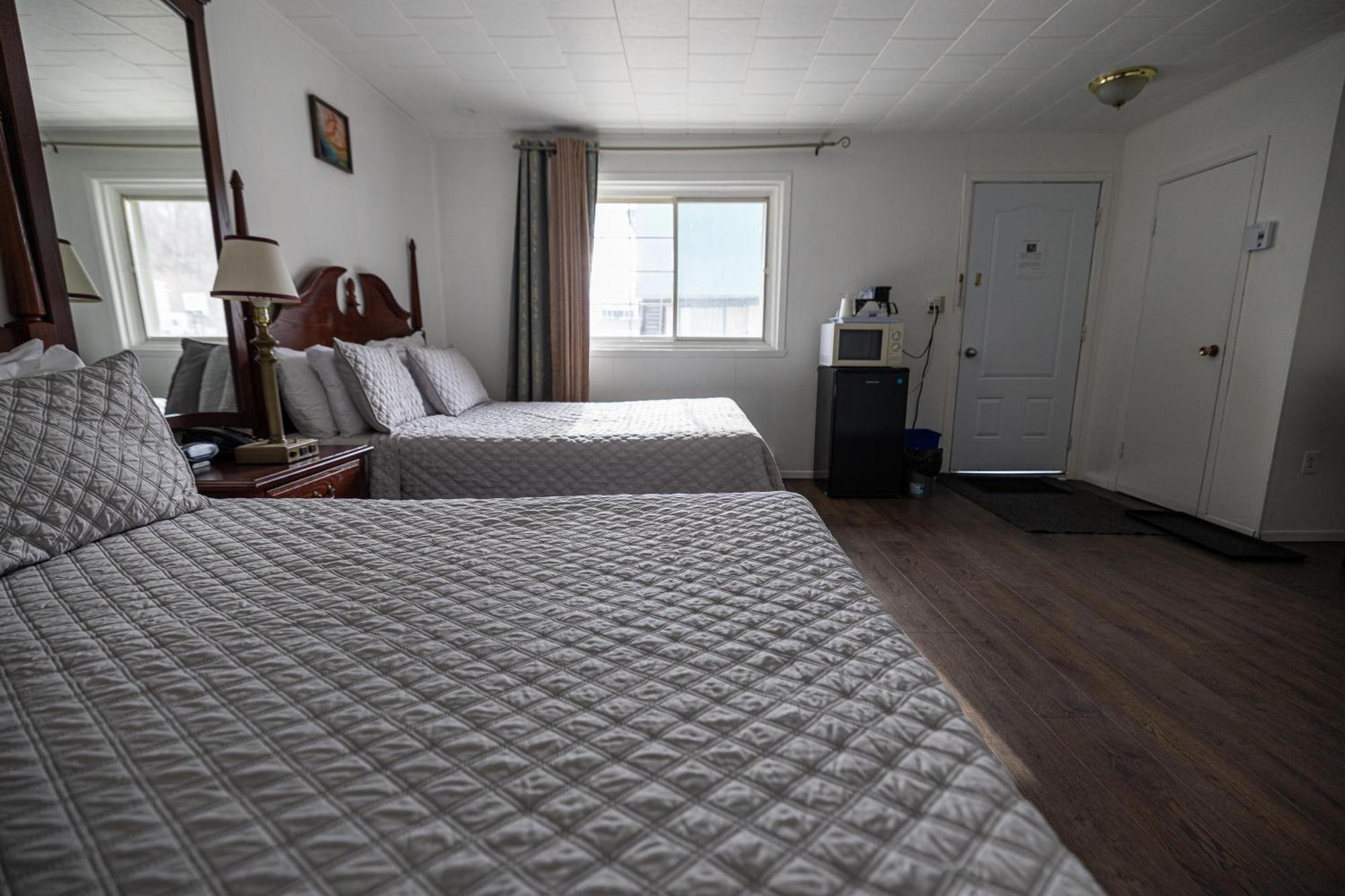 Motel Deblois Sainte-Anne-de-Beaupre Bagian luar foto