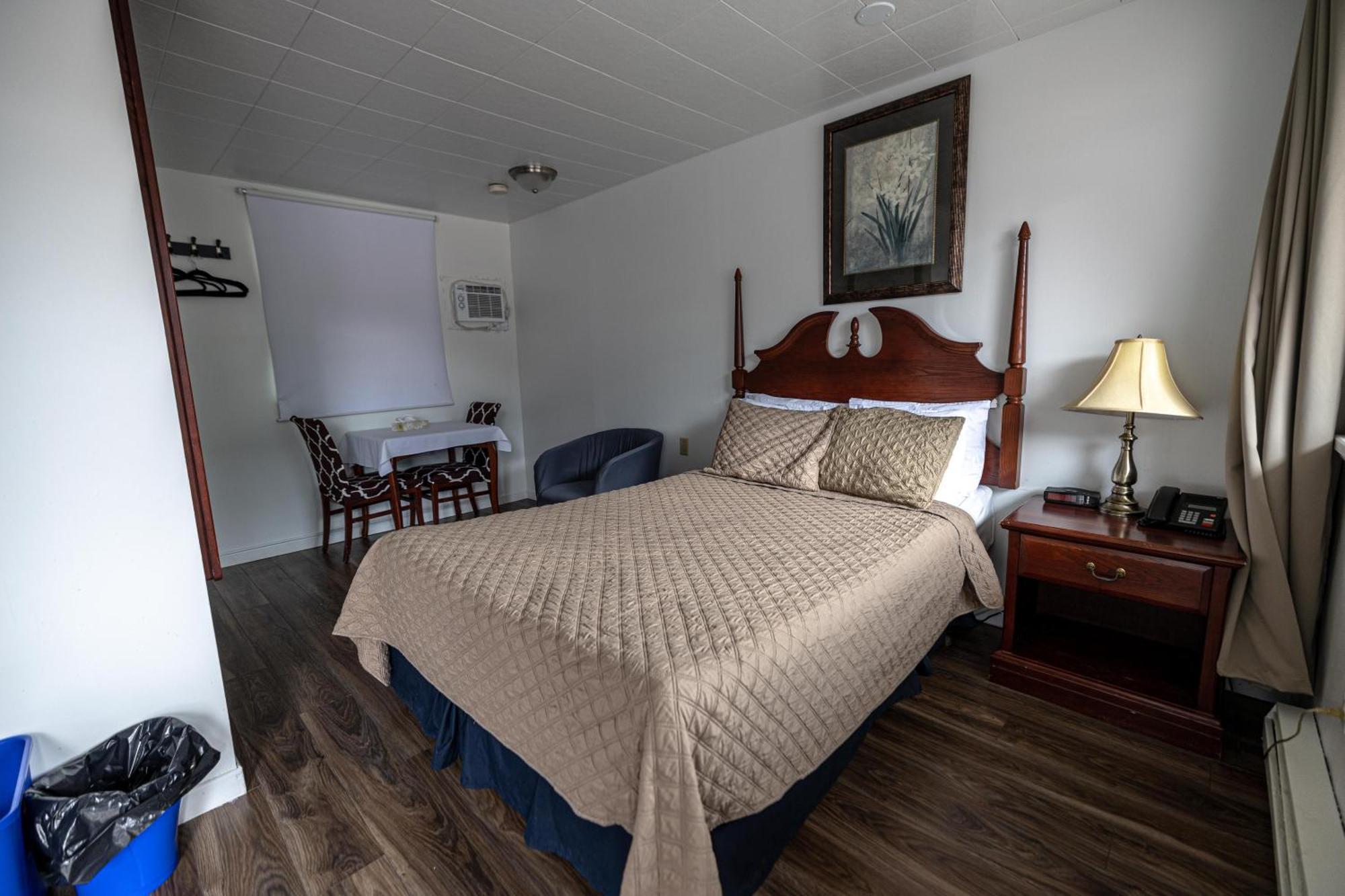 Motel Deblois Sainte-Anne-de-Beaupre Bagian luar foto