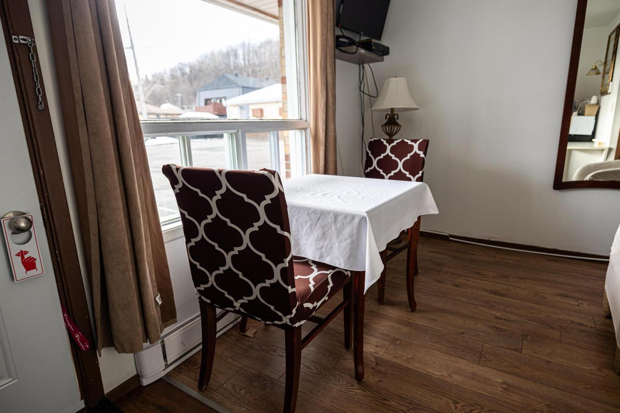 Motel Deblois Sainte-Anne-de-Beaupre Bagian luar foto