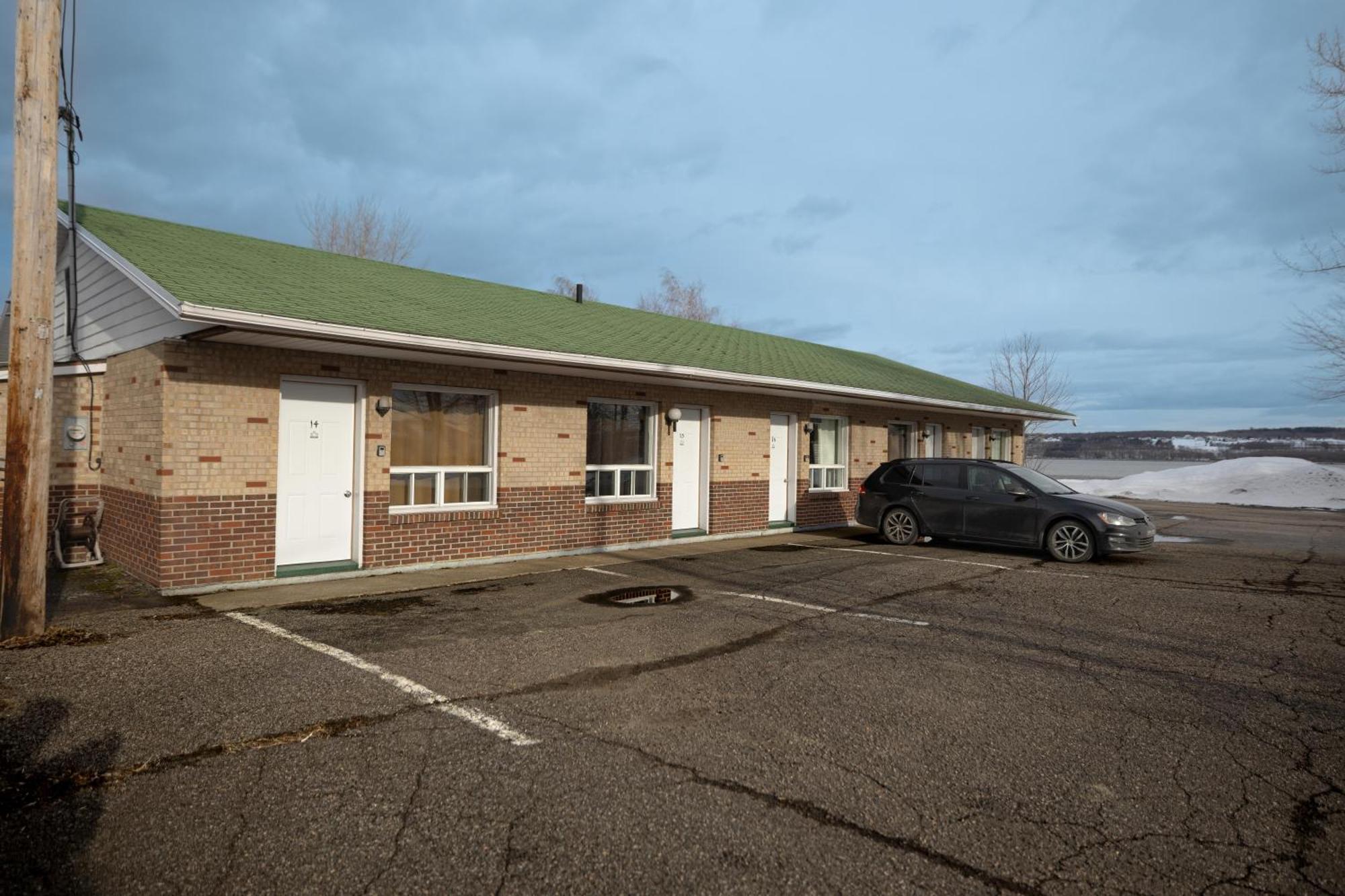 Motel Deblois Sainte-Anne-de-Beaupre Bagian luar foto