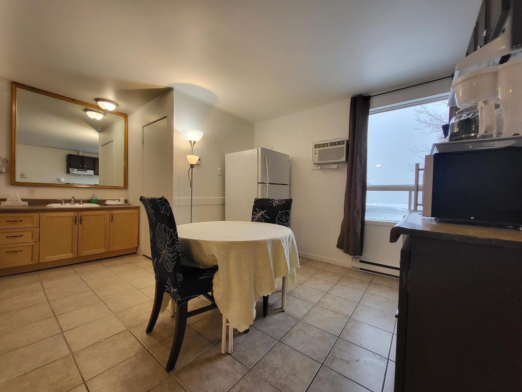 Motel Deblois Sainte-Anne-de-Beaupre Ruang foto